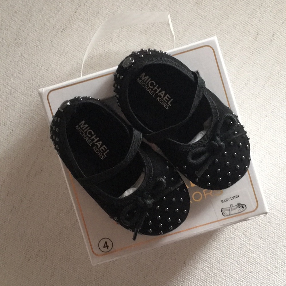 Michael Kors baby flats in black.